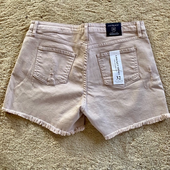 Shorts - Picture 4 of 5